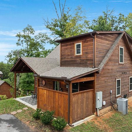 Fully Loaded Cabin In Heart Of Pigeon Forge Exteriör bild
