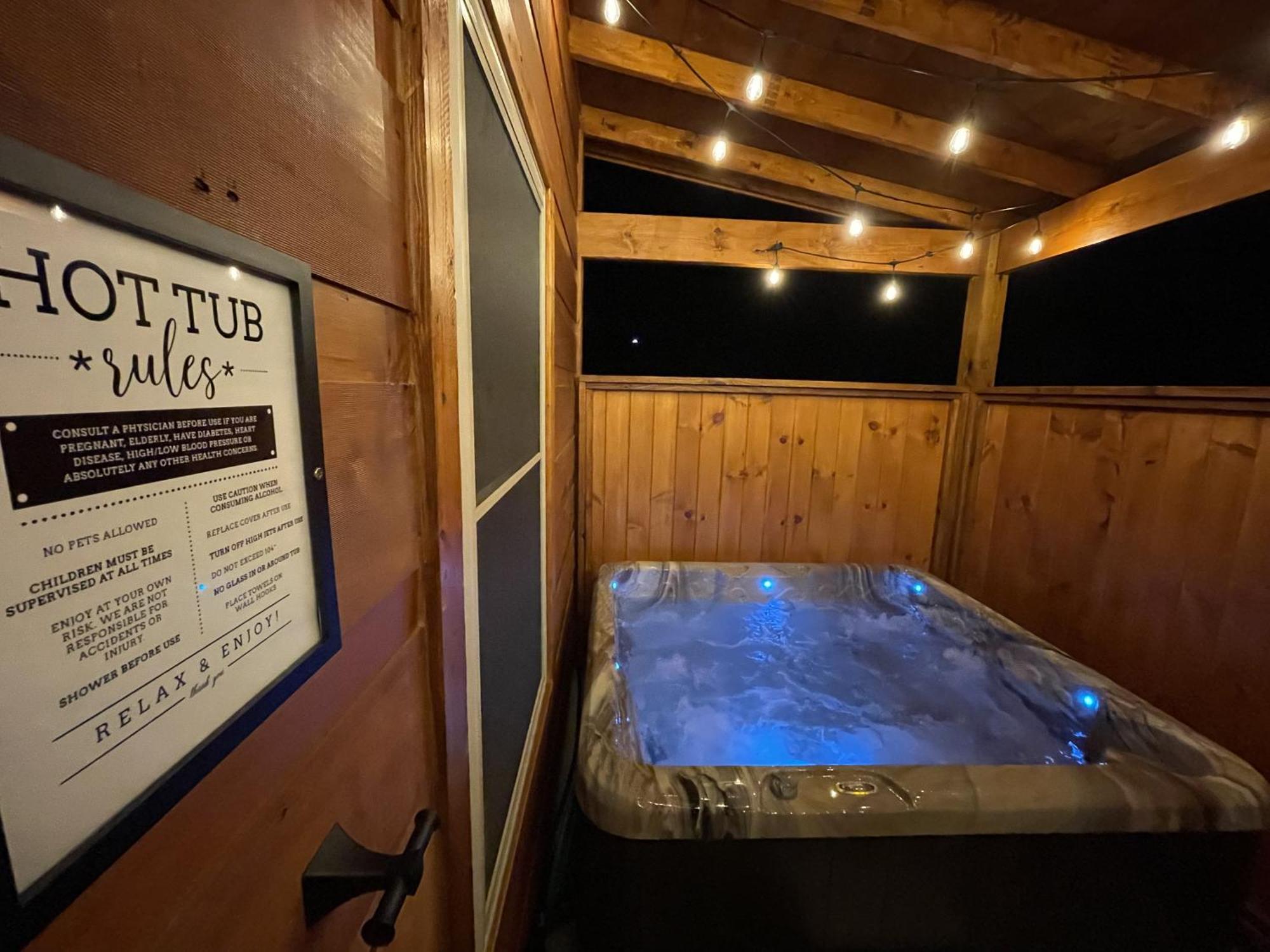 Fully Loaded Cabin In Heart Of Pigeon Forge Exteriör bild
