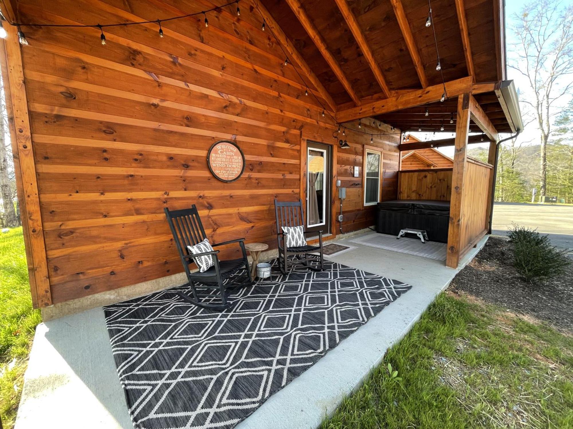 Fully Loaded Cabin In Heart Of Pigeon Forge Exteriör bild