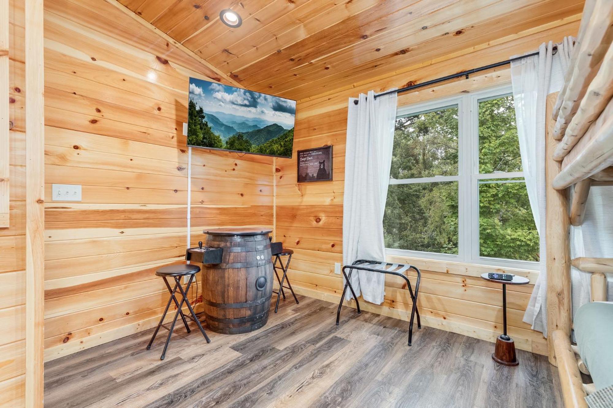 Fully Loaded Cabin In Heart Of Pigeon Forge Exteriör bild