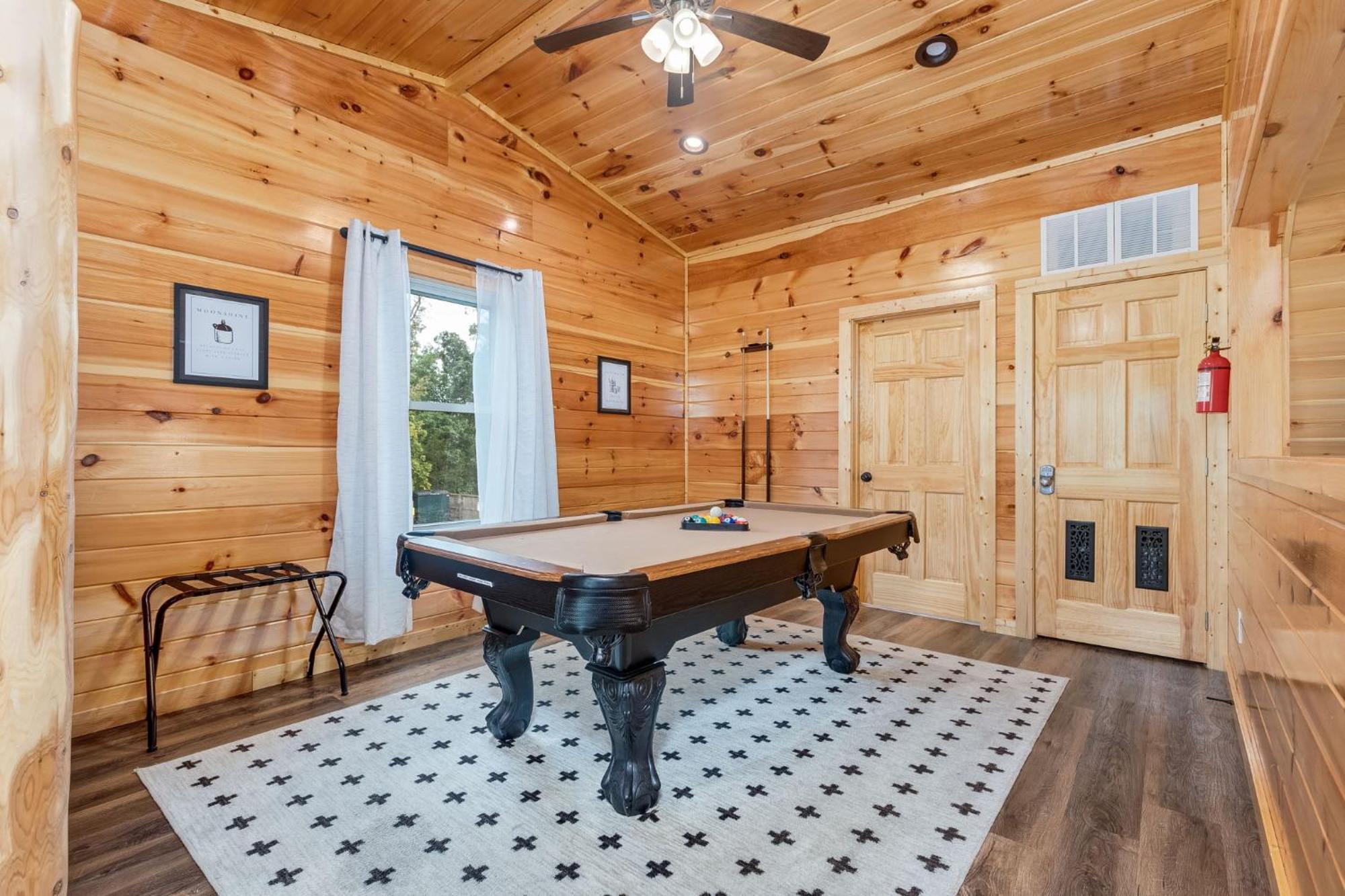 Fully Loaded Cabin In Heart Of Pigeon Forge Exteriör bild