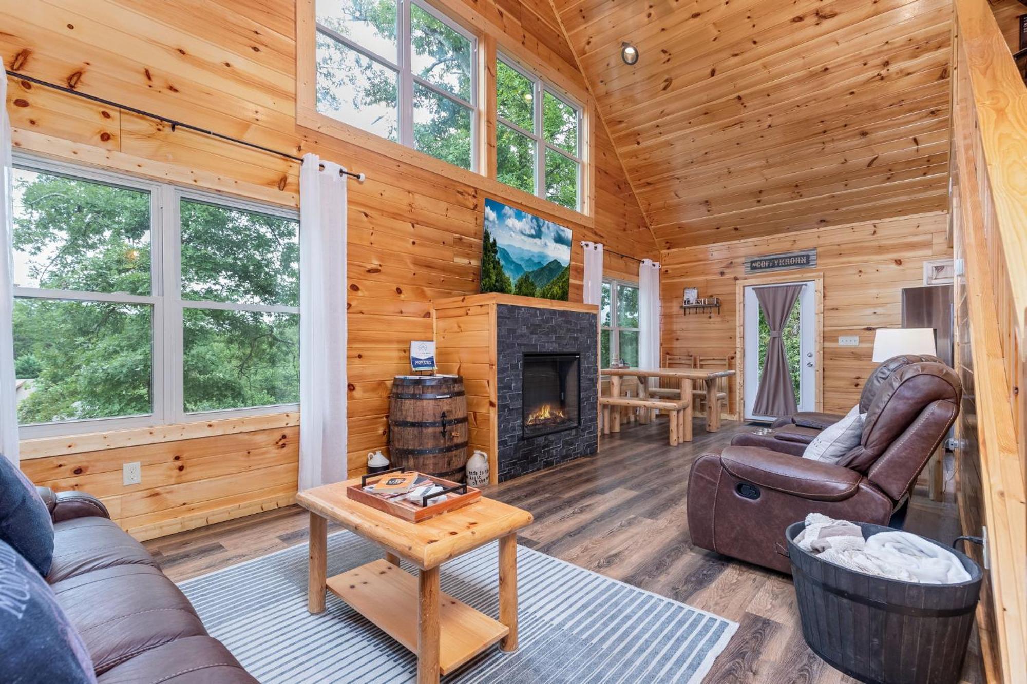Fully Loaded Cabin In Heart Of Pigeon Forge Exteriör bild