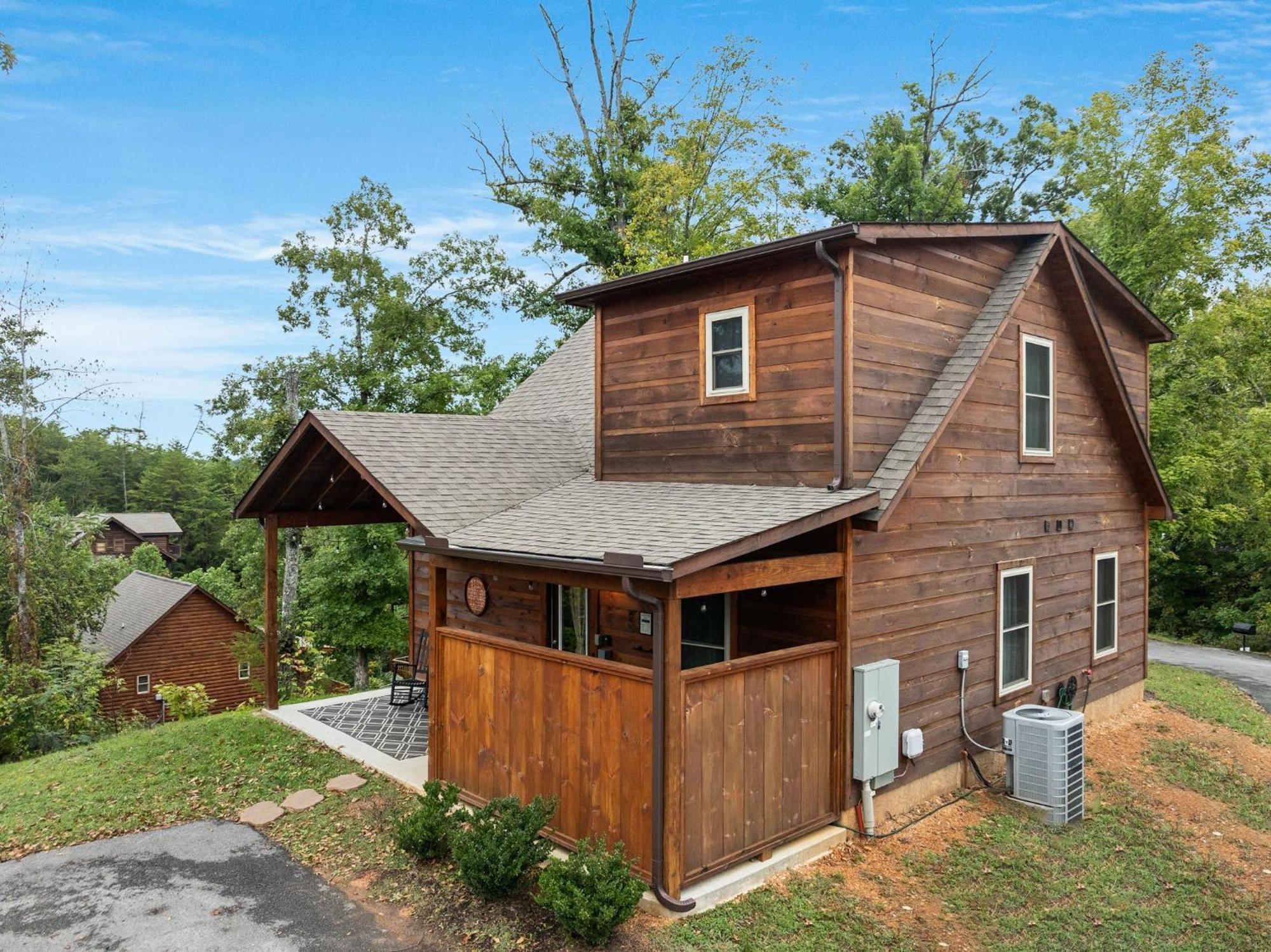 Fully Loaded Cabin In Heart Of Pigeon Forge Exteriör bild