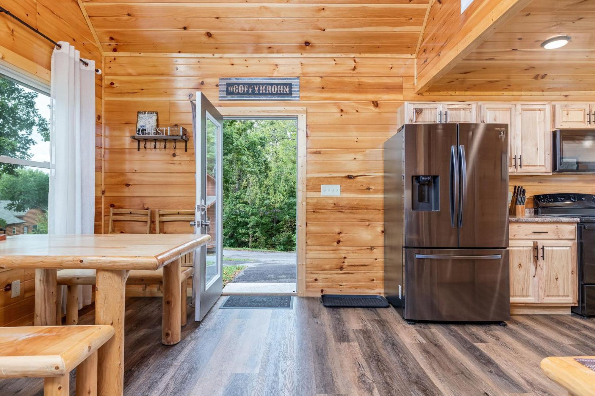 Fully Loaded Cabin In Heart Of Pigeon Forge Exteriör bild