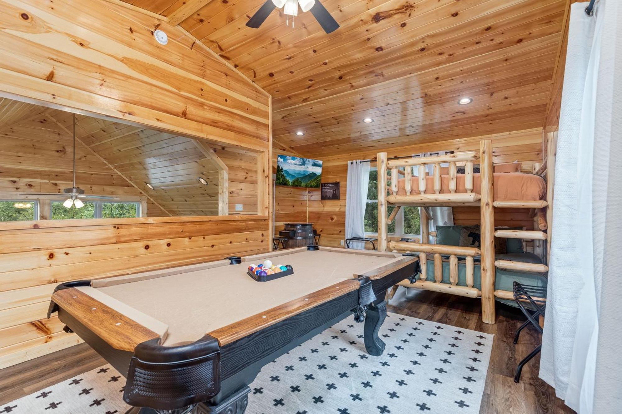 Fully Loaded Cabin In Heart Of Pigeon Forge Exteriör bild