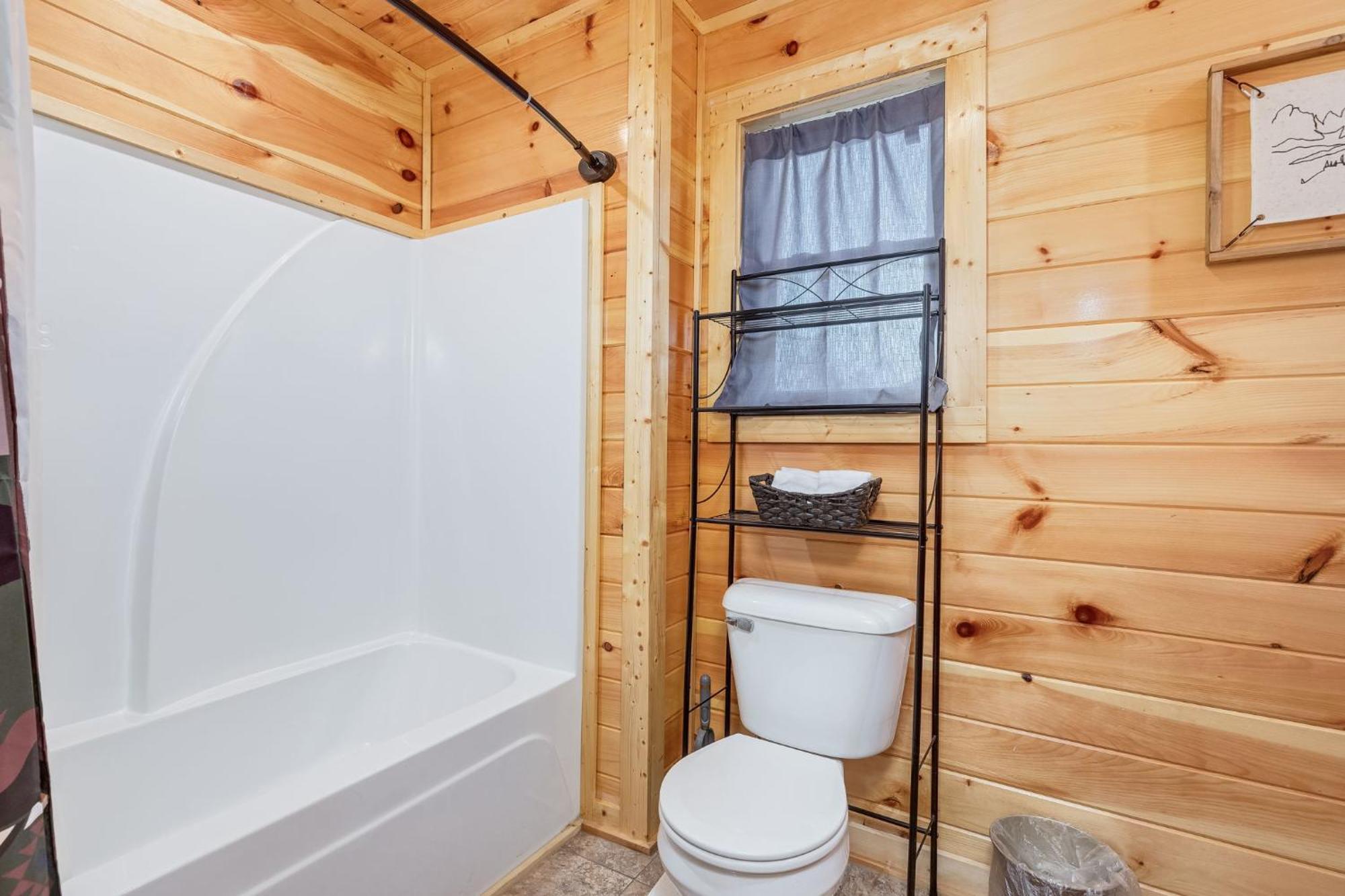Fully Loaded Cabin In Heart Of Pigeon Forge Exteriör bild