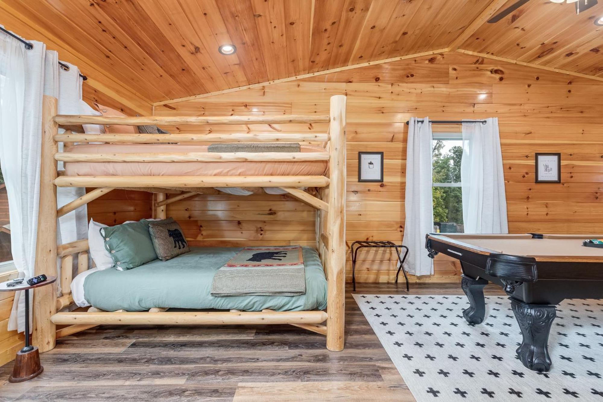 Fully Loaded Cabin In Heart Of Pigeon Forge Exteriör bild