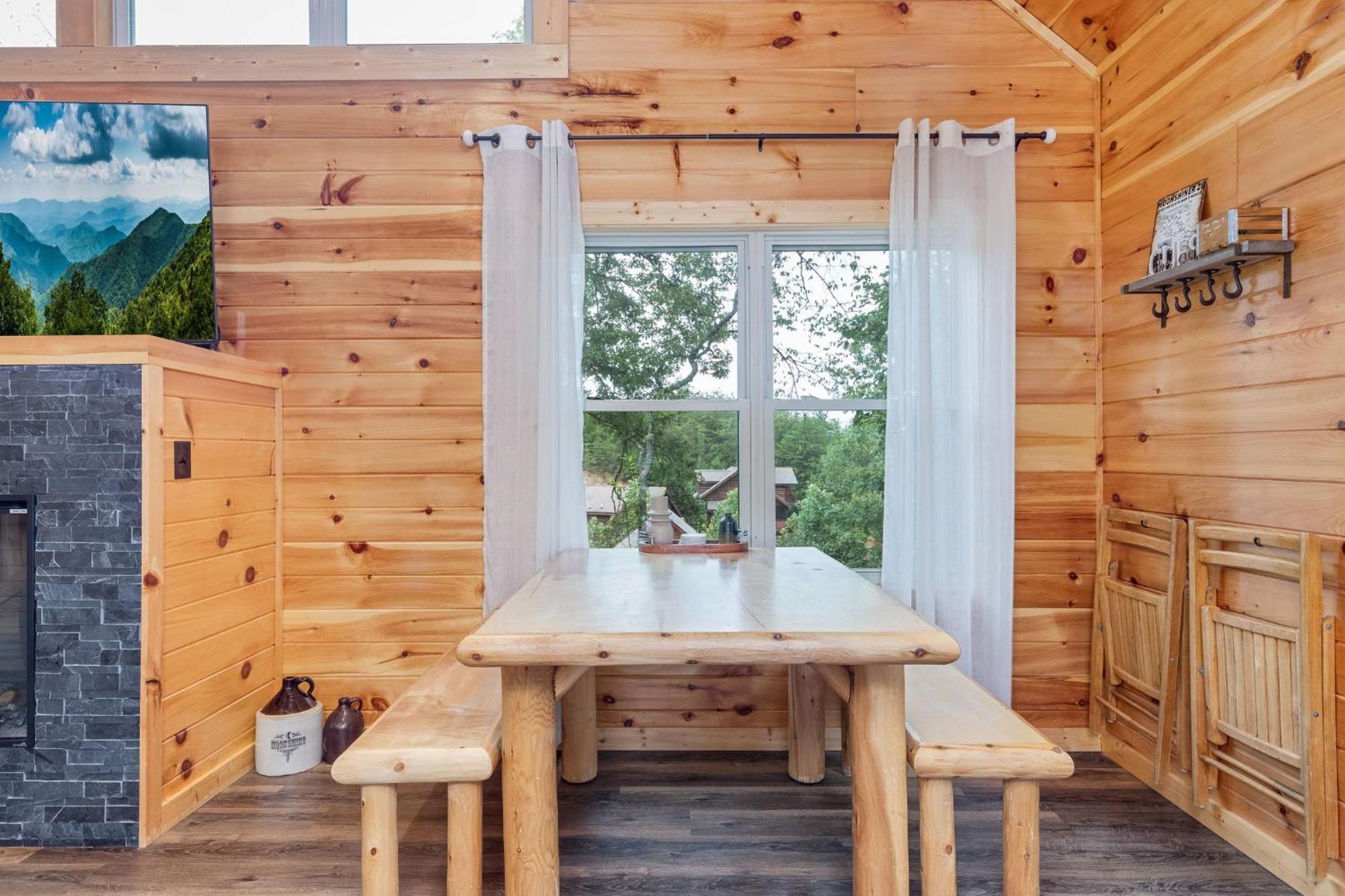 Fully Loaded Cabin In Heart Of Pigeon Forge Exteriör bild