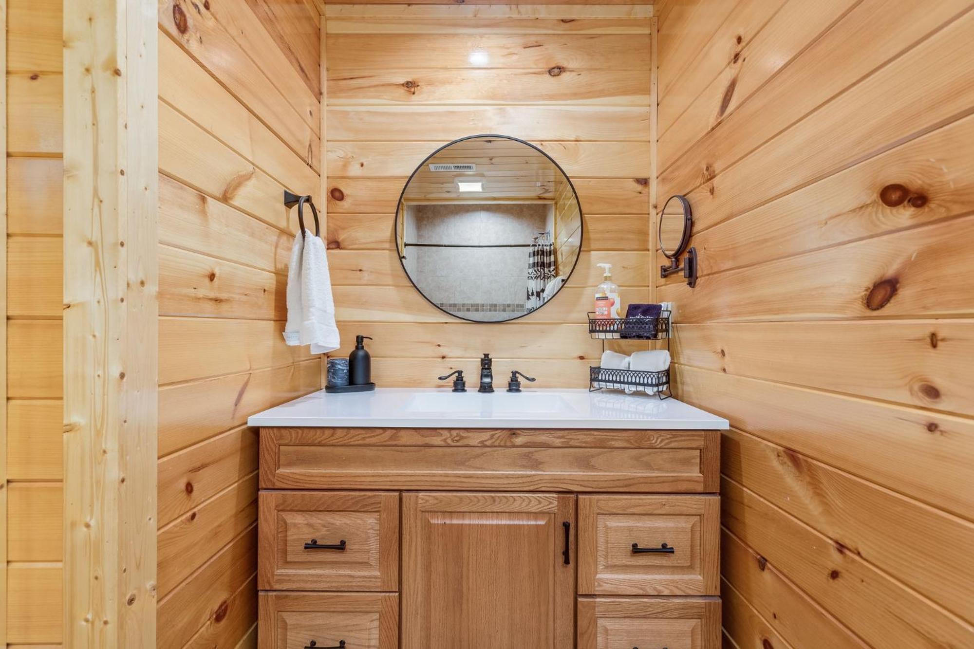 Fully Loaded Cabin In Heart Of Pigeon Forge Exteriör bild